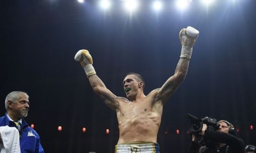 Усик уничтожил американца и с досрочной победы дебютировал в супертяжелом весе