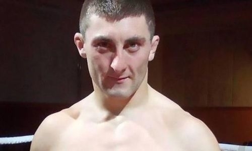 Файтеру ММА комбайном оторвало палец, но он все равно решил драться. Жуткое фото