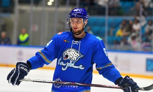 «Мы не должны столько пропускать». Хоккеист «Барыса» разобрал поражение от рижского «Динамо» и назвал ключевой фактор