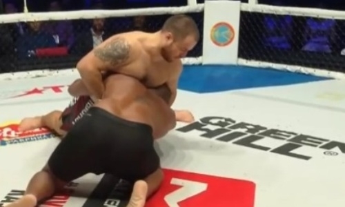 Видео победной «гильотины» за минуту, или Как уроженец Казахстана оформил самую быструю победу над американцем