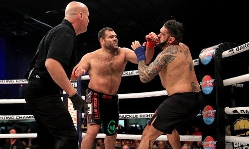 Мощная рубка экс-тяжеловесов UFC голыми кулаками завершилась тяжелым нокаутом. Видео