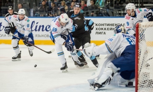 «Киперу казахов досталось». В Беларуси оценили яркие моменты матча «Динамо» Минск — «Барыс»