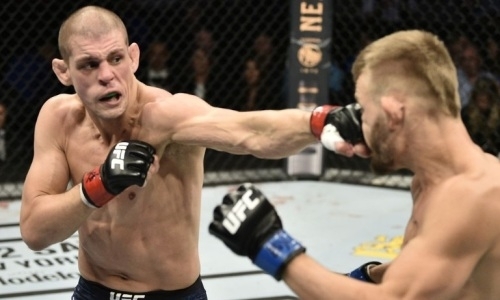 Файтер UFC с 27 победами прервал серию поражений нокаутом соперника за 93 секунды. Видео