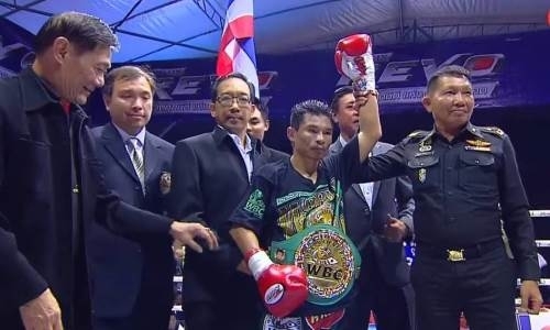 Непобеждённый чемпион мира выиграл 54-й бой и серьёзно оторвался от Мэйвезера