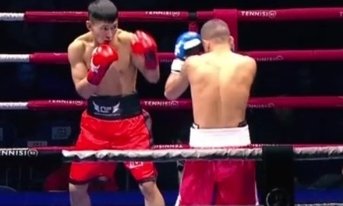 Казахстанский боксер заставил соперника выплюнуть капу и победил нокаутом