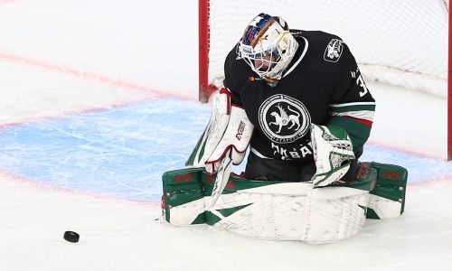 «Игрок ударил меня по голове». Голкипер «Ак Барса» прокомментировал отмененный гол «Барыса»