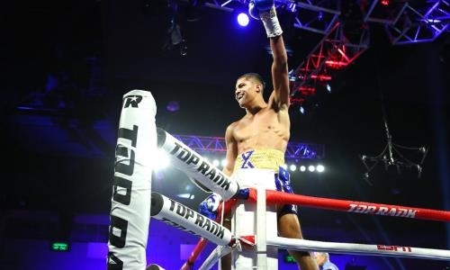 Самый молодой проспект в истории Top Rank дебютировал в профи с победы нокаутом в первом раунде. Видео