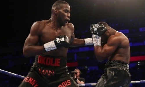 Боксер промоутера Головкина нокаутировал небитого соперника и отобрал у него пояс. Видео