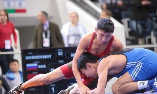 Казахстан завоевал два «золота» на турнире по вольной борьбе в России