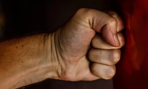 Мастер спорта по боксу отправил обычного парня в реанимацию в Нур-Султане. Видео