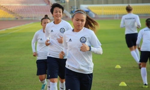 Фоторепортаж с предыгровой тренировки женской сборной Казахстана в Шымкенте