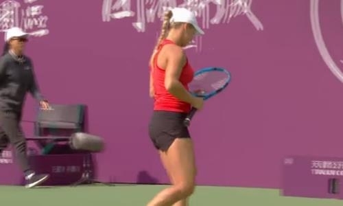 Видеообзор матча турнира WTA в Тяньцзине Путинцева — Стосур 6:1, 6:2