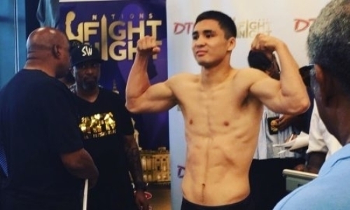 Непобежденный казахстанский боксер прошел взвешивание перед боем в США