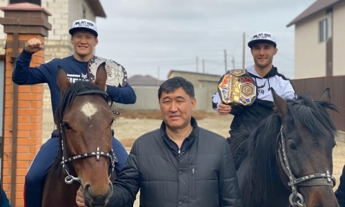 Жители Атырау подарили скакунов чемпионам по ММА 
