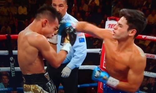 Преемник «Канело» выиграл сумасшедшим нокаутом в первом раунде у него в андеркарде. Видео