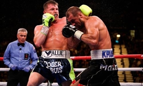 Ковалёв проведёт ещё два боя после нокаута от «Канело». Названы имена соперников