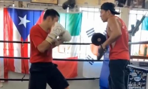 Небитый казахстанский боксер показал видео работы на лапах в зале Фредди Роуча