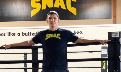 Казахстанский боксер получил в соперники на бой за титул WBC аргентинца с 43 победами