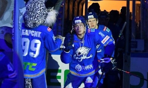 «Тяжелый вопрос». Почему «Барыс» в КХЛ на выезде играет лучше