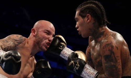 Сын легендарного чемпиона мира жестоким нокаутом выиграл бой за титул WBA. Видео