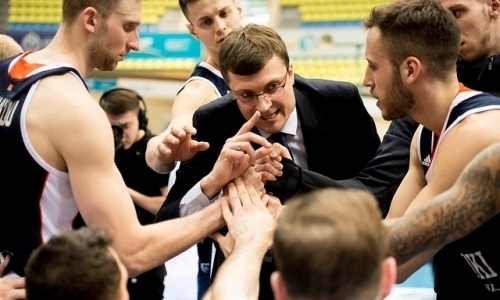 «Сбились на индивидуальные действия». Тренер «Цмоки-Минска» — о том, чего не хватило в игре с «Астаной»