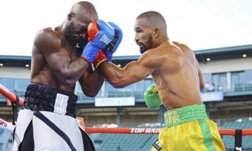 Бросивший вызов Головкину небитый боксер нокаутировал соперника в андеркарде с Алимханулы. Видео