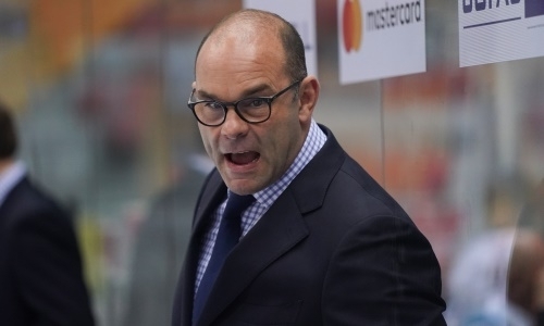 «Мы играли лучше». Наставник клуба КХЛ никак не может смириться с поражением от «Барыса»