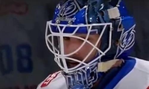 Неожиданно. Вратарь «Барыса» вышел на матч КХЛ в шлеме с символикой другой команды