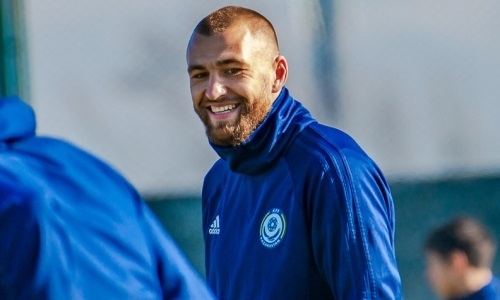 «Если кто-то не сыграет, его заменит другой хороший футболист». Форвард сборной Казахстана озвучил планы на матчи отбора ЕВРО-2020