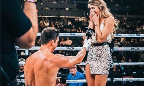 Боксёр победил в дебютном бою и сделал предложение девушке. Видео