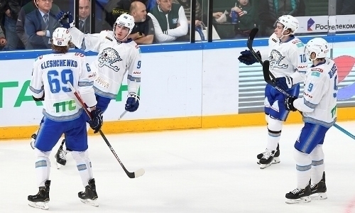 «Веселый хоккей». В России ожидают обилие шайб в матче «Барыса» с московским «Динамо»