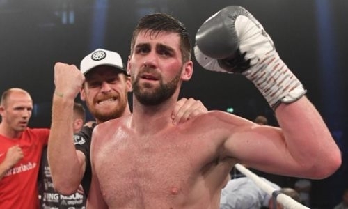 Избитый «Канело» экс-чемпион мира после отказа от боя с Ахмедовым во втором раунде нокаутировал африканца