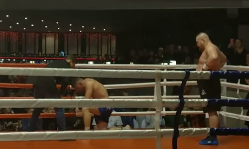 Российский боец ММА проиграл тяжелым нокаутом бывшему зеку и не мог подняться 10 минут. Видео