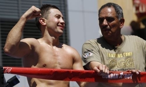 «Стал каким-то бомжарой». Экс-тренер Головкина жестко отреагировал на поражение Ковалева от «Канело»