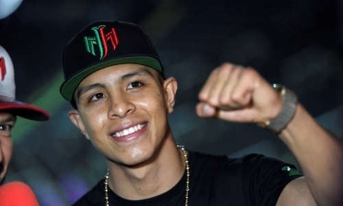 Чемпион мира отказался от титула и нацелился на бой с Головкиным