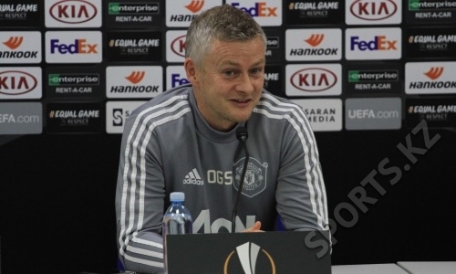 «Высокая цена на билеты на матч оправдается». Уле-Гуннар Сульшер рассказал о составе «МЮ», непростом путешествии в Нур-Султан и восхитился Казахстаном