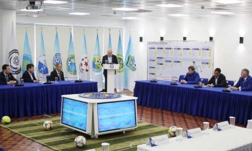 Президент КФФ провел встречу с тренерским штабом сборной Казахстана и оценил его работу