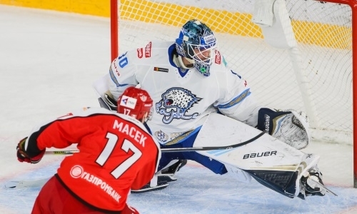 «Особенно усердно трудились». Главных героев матча «Автомобилист» — «Барыс» назвали в России