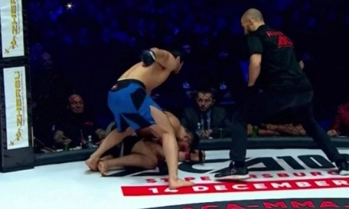 Казахстанского файтера жестоко нокаутировали на турнире АСА 102 в Алматы