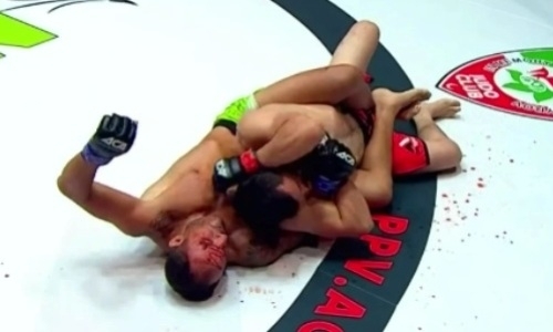 Российский файтер разбил бразильцу лицо, но тот все равно его «задушил». Видео из Алматы