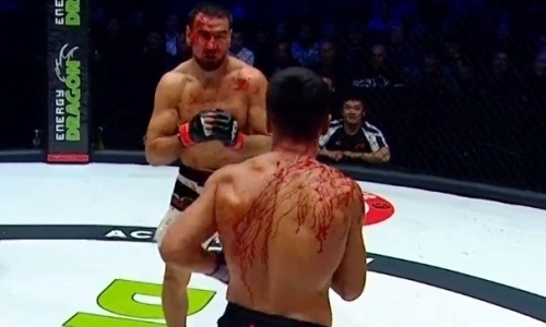 Казахстанский файтер Ермек Тлауов проиграл нокаутом в кровавой бойне россиянину с 30 победами
