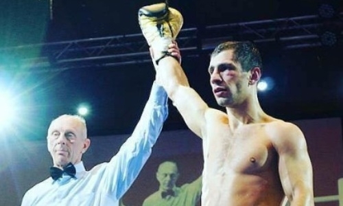 Нокаутированный в первом раунде казахстанским боксером африканец побит в чемпионском бою андекарда Емельяненко — Кокляев