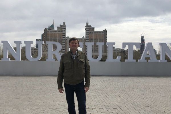 «Игроки перед матчами натираются кровью животных». Тренер сборной Казахстана о жизни в Нур-Султане, минус 40 градусах и ритуалах