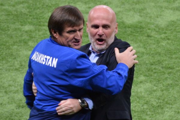 «Игроки перед матчами натираются кровью животных». Тренер сборной Казахстана о жизни в Нур-Султане, минус 40 градусах и ритуалах