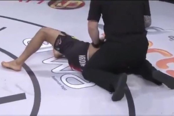 Литовский боец лоу-киком сломал ногу сопернику. Фото