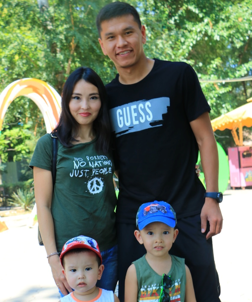 «В Казахстане удивляет тот факт, что каждый год меняются составы команд и руководство». Жена лучшего бомбардира Первой лиги о муже, его кумире, «Каспии» и казахстанском футболе