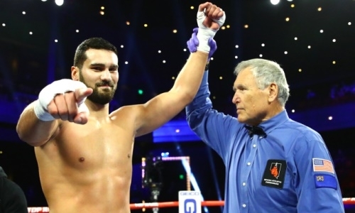 Супертяж экс-тренера Головкина за 44 секунды оформил шестой нокаут подряд. Видео