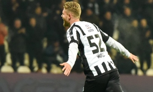 Видео гола и передачи футболиста сборной Казахстана в матче чемпионата Голландии