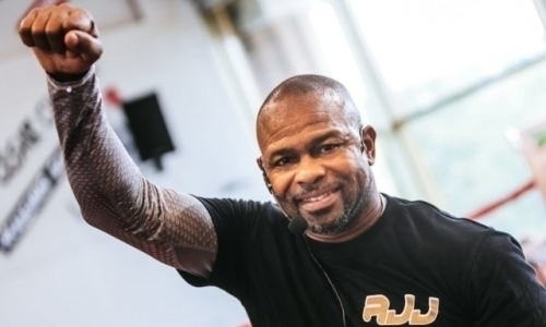 «Это не то». Рой Джонс осудил участников боя Емельяненко — Кокляев