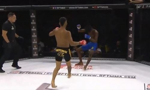 Нокаут сокрушительным ударом ногой в голову на турнире ММА в Бразилии взорвал Сеть. Видео